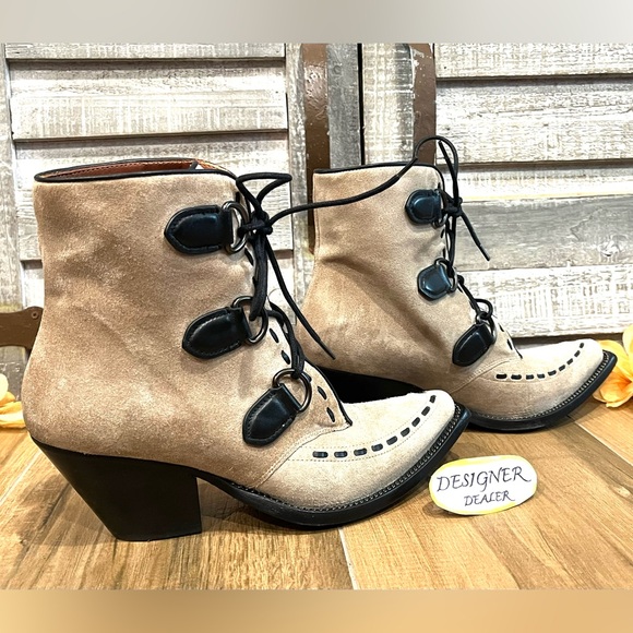 COACH Lace Up Chain Booties Oat Suede G5527 Size 7B VGC! - Picture 2 of 15